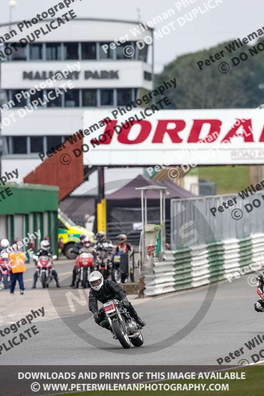 Vintage motorcycle club;eventdigitalimages;mallory park;mallory park trackday photographs;no limits trackdays;peter wileman photography;trackday digital images;trackday photos;vmcc festival 1000 bikes photographs